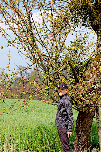 Naturbursch vor Naturgewächs