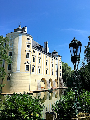 Wasserschloss Bernau Seitenansicht