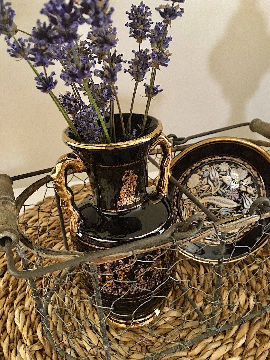 Lavendel in griechischer Vase